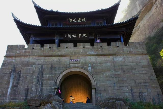中国最牛的文案高手，一首诗火一处景...| 中国自驾地理