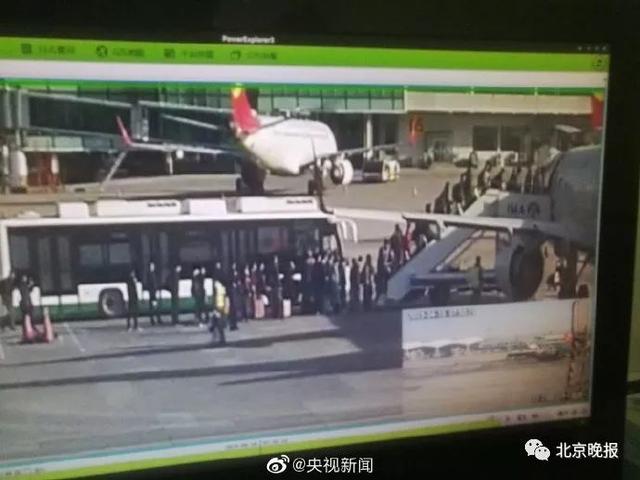“向飞机投币祈福有损福报！”三亚凤凰机场宣传语亮了！网友：文案鬼才