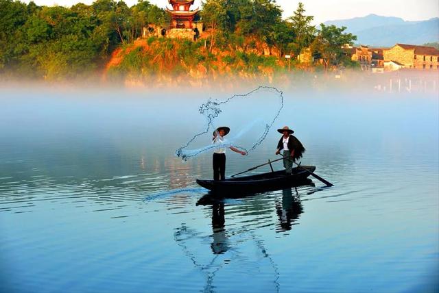 中国最牛的文案高手，一首诗火一处景...| 中国自驾地理
