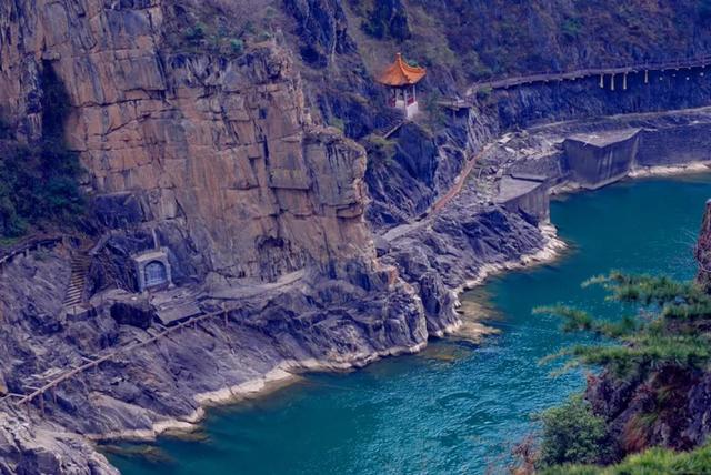 中国最牛的文案高手，一首诗火一处景...| 中国自驾地理
